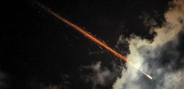 İsrailin hava limanına ballistik raketlər atılıb