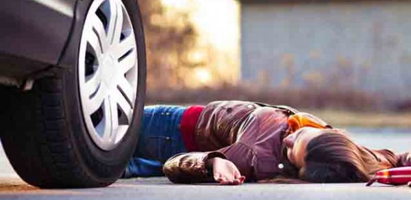 21 yaşlı qızı maşın vurub öldürdü