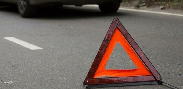 Yevlaxda yük maşını aşdı
