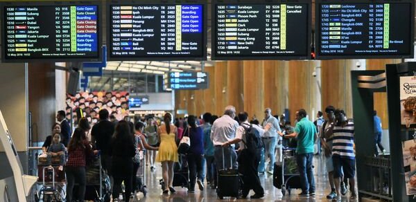 Moskva aeroportunda azərbaycanlıları 2 saata yaxın saxladılar - VİDEO