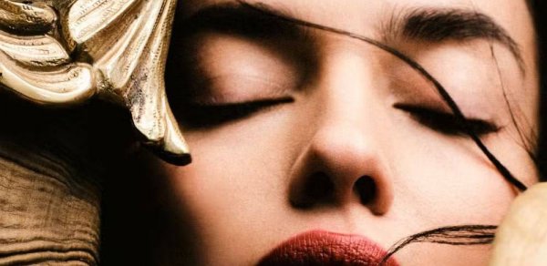 İrina Şeyk "Vogue"nin üz qabığında - FOTOLAR