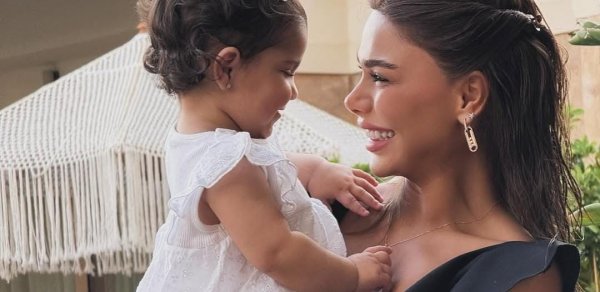 Aysun qızının bir yaşını qeyd edib