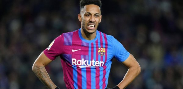 "Barselona"nın futbolçunun evinə silahlı basqın olub