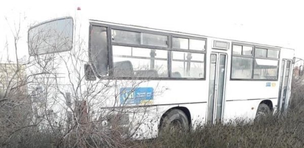 Sərnişin avtobusu yanacaqdoldurma məntəqəsinə çırpıldı