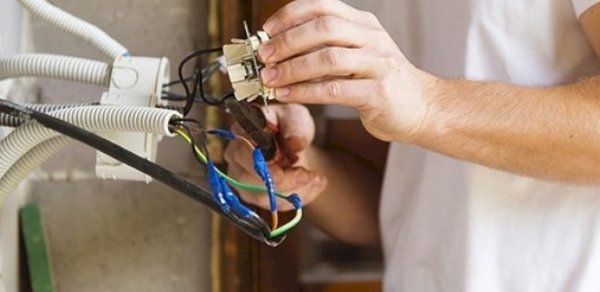 Ağdaşda 36 yaşlı kişini elektrik cərəyanı vuraraq öldürüb