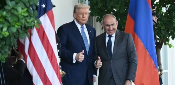 Paşinyan Tramp haqqında: Çox səmimi sağollaşdıq
