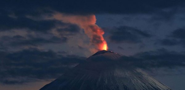Klyuçevkaya Sopka vulkanı 11,5 km hündürlüyə kül atıb