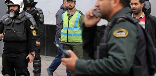 İranda polis idarəsinə hücum: Ölən və yaralanan var