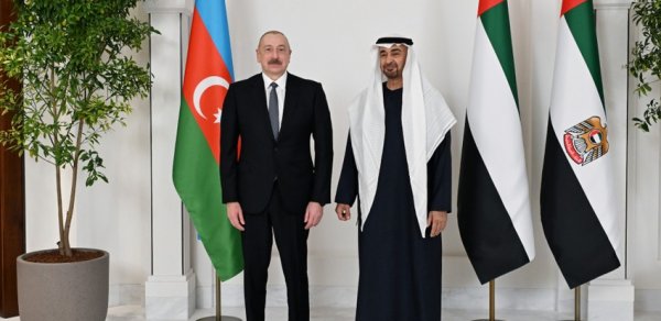 İlham Əliyev BƏƏ Prezidentinə zəng edib