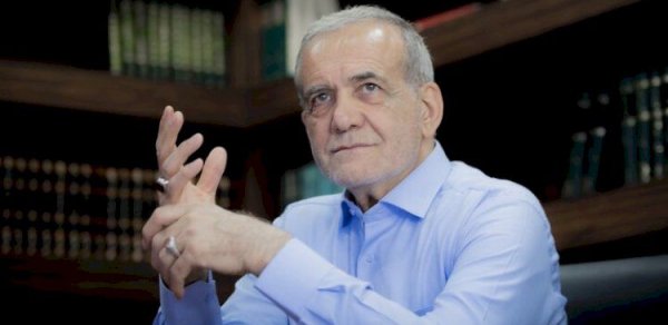 İranda Pezeşkiana qarşı hücumlar başladı: “Xamneyinin siyasətinə zidd gedir”