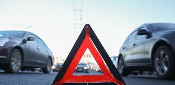 Traktorla minik maşını toqquşdu - Xəsarət alanlar var