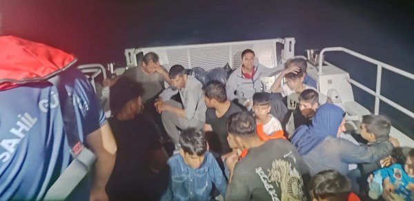 Türkiyədə 18-i uşaq olmaqla 32 qeyri-qanuni miqrant saxlanıldı