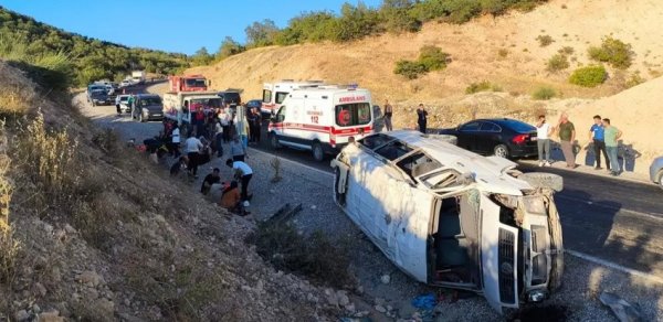 Türkiyədə ağır yol qəzası olub, 19 nəfər xəsarət alıb