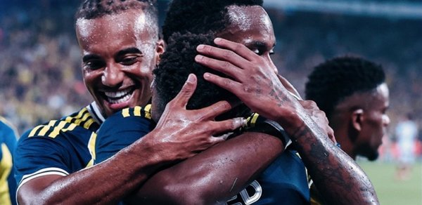 "Fənərbağça" Çempionlar Liqasında pley-off mərhələsinə adlayıb