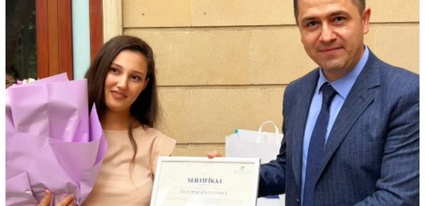 Bakı metropoliteninin “ən gənc sərnişini”nə xüsusi sertifikat təqdim olunub