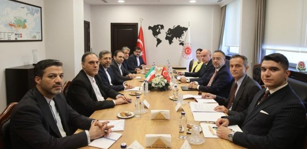 Türkiyə və İran XİN rəsmiləri regional məsələləri müzakirə etdilər
