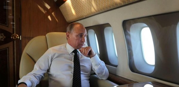 Putinin təyyarəsi Alyaskaya eniş edib