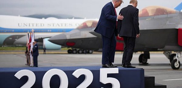 Tramp və Putin danışıqların aparılacağı yerə ABŞ prezidentinin avtomobili ilə yollanıblar
