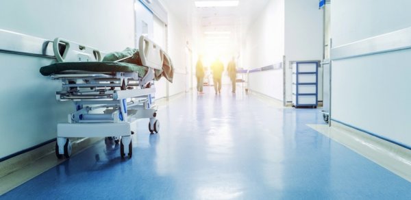 Sumqayıtda avtomobilin vurduğu piyada xəstəxanada ölüb