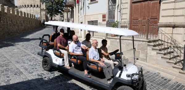 İçərişəhərdə səyahət avtobusları fəaliyyətə başlayıb