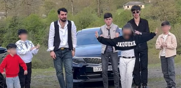 “Azyaşlı qızların belə davranışı qəbuledilməzdir” - Dövlət Komitəsi