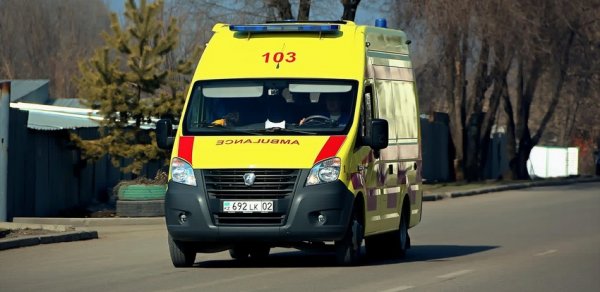Qazaxıstanda kişi avtomobili uşaqların üzərinə sürüb, ölənlər var