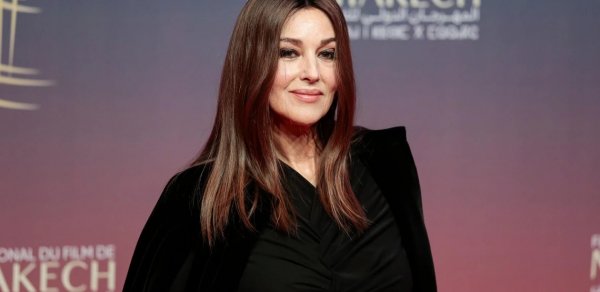 60 yaşlı Belluççidən çimərlik geyimində - FOTO