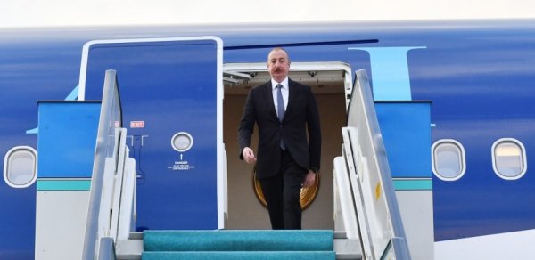 İlham Əliyev Türkmənistana getdi