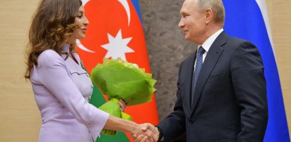 Putin Mehriban Əliyevanı doğum günü münasibətilə təbrik etdi