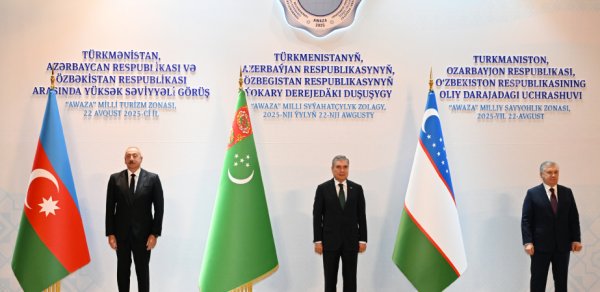 Türkmənistan, Azərbaycan və Özbəkistan arasında yüksəksəviyyəli görüş başlayıb