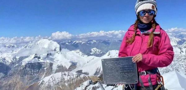 Rusiyalı alpinist 4 il əvvəl həyat yoldaşının öldüyü yüksəklikdə vəfat edib