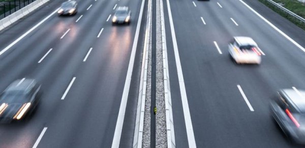 Azərbaycanda avtomobil nəqliyyatı ilə beynəlxalq daşımalar 10 % artıb