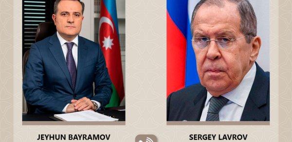 Lavrovla Ceyhun Bayramov telefonla danışdılar
