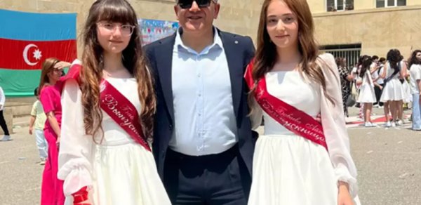 Aktyorun hər iki qızı tələbə oldu