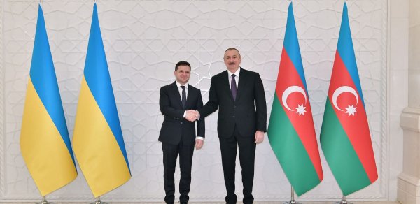 İlham Əliyev Volodimir Zelenskini təbrik edib