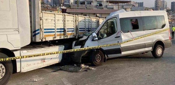Türkiyədə şagirdləri daşıyan mikroavtobus qəzaya düşdü - ölən və yaralananlar var