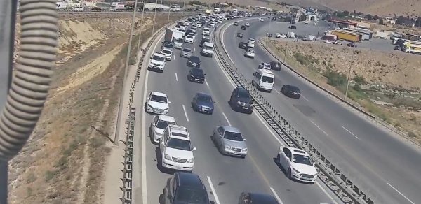Sürücülərin “Sədərək”dəki yanğına baxması səbəbindən Kənar Dairəvi yolda sıxlıq yaranıb