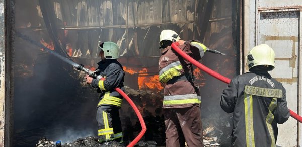 “Sədərək”dəki yanğınla əlaqədar əraziyə təcili yardım əməkdaşları cəlb edilib, nazir müavini hadisə yerindədir