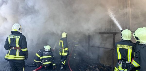 "Sədərək" ticarət mərkəzində yanğında 13 nəfər tüstüdən zəhərlənib