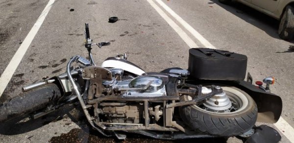 Bakıda maşın motosikletlə toqquşdu - ölən var