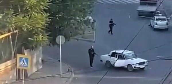 Mahaçqalada ticarət mərkəzində atışma olub