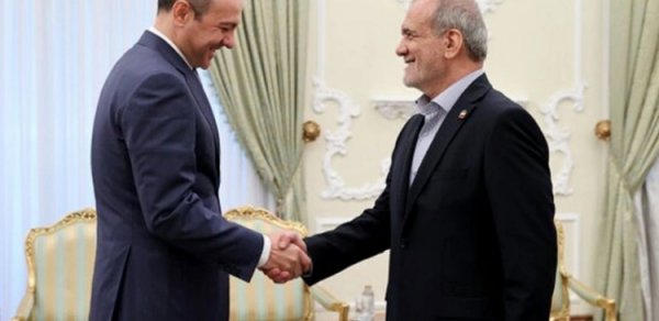 Məsud Pezeşkian Armen Qriqoryanla Tehran və İrəvan arasındakı münasibətləri müzakirə edib