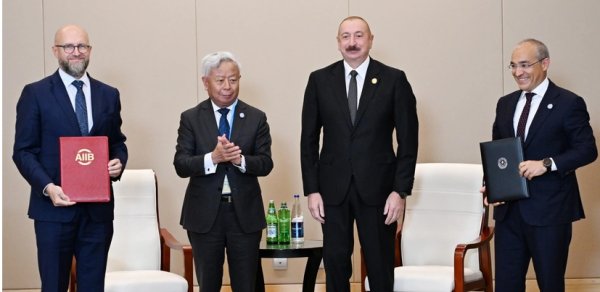 Azərbaycan və AİİB imzaladıqları birgə bəyannaməni mübadilə edib