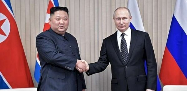 Saniyələr içində hər yeri təmizlədilər - Putin-Kim görüşündə qeyri-adi anlar - VİDEO