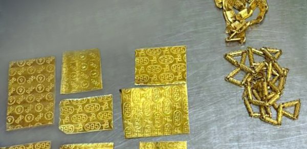 Ayaqqabının içində qızıl keçirmək istədi, yaxalandı - FOTO