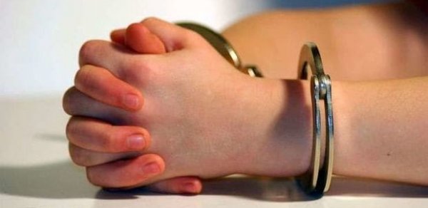 Bakıda marketlərdən oğurluq edənləri polis saxladı