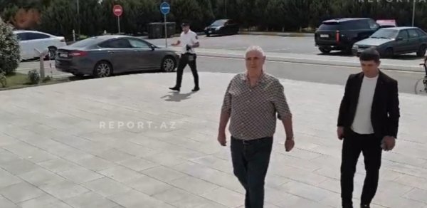 Şərurlu İsfəndiyar məhkəməyə belə gəldi - VİDEO