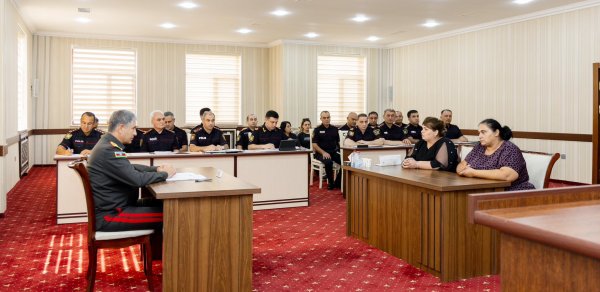 Vilayət Eyvazov Naftalanda vətəndaşların müraciətlərini dinlədi