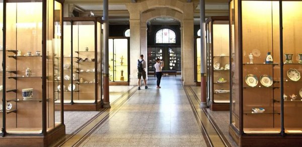 Fransada muzeydən 9 milyonluq tarixi əşya oğurlandı