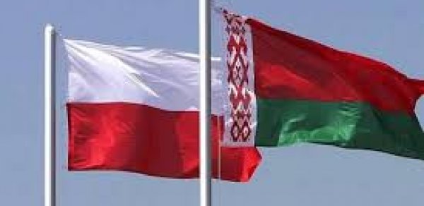 Polşa öz vətəndaşlarını Belarus ərazisini tez tərk etməyə çağırdı
